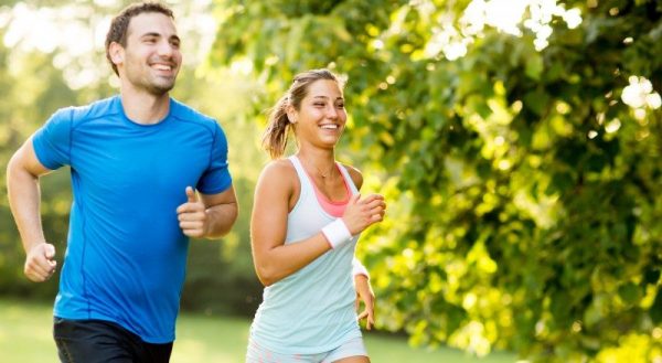 Young couple jogging in park - Home remedies for Sleep Apnoea | Sleeptest.co.uk